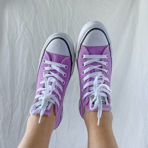 NWOT Lowtop Converse Lavender